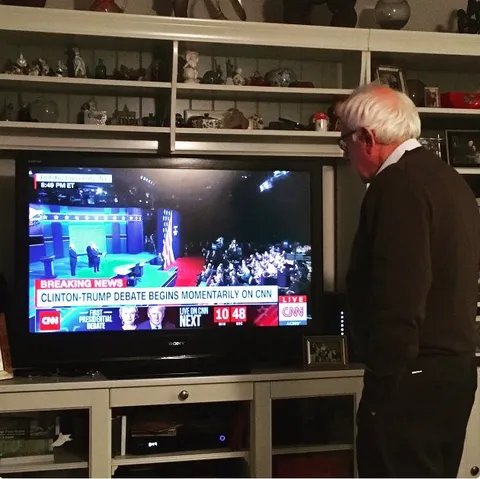 PsBattle: Sad Sanders