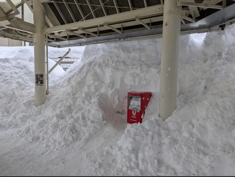 Nagano &amp; Niigata, Japan have gotten an INSANE amount of snow recently !!