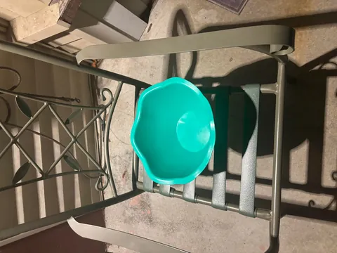 grown woman dumped the whole bowl into her bag and walked away. She had no kids with her.