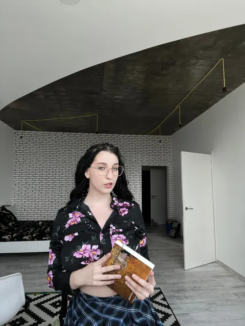 swipe to see my boobs &lt;3