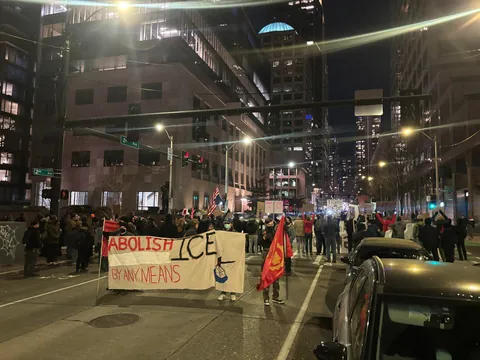 [OC] Vigil and march for Renee Good and Alex Pretti at the intersection outside Fed bldg in Seattle