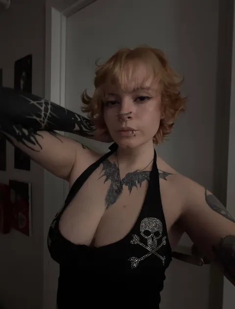 swipe to see my goth milkers