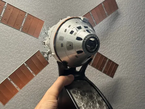 I 3D modeled, 3D printed, painted and assembled the world's most detailed Orion model (1:48, 1:24 scales!). 27 removable (magnetic) parts including the capsule. Enjoy!