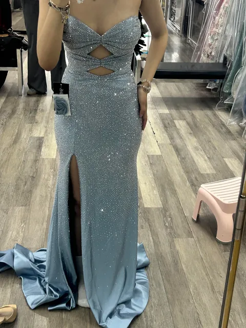 Which should I wear to prom?