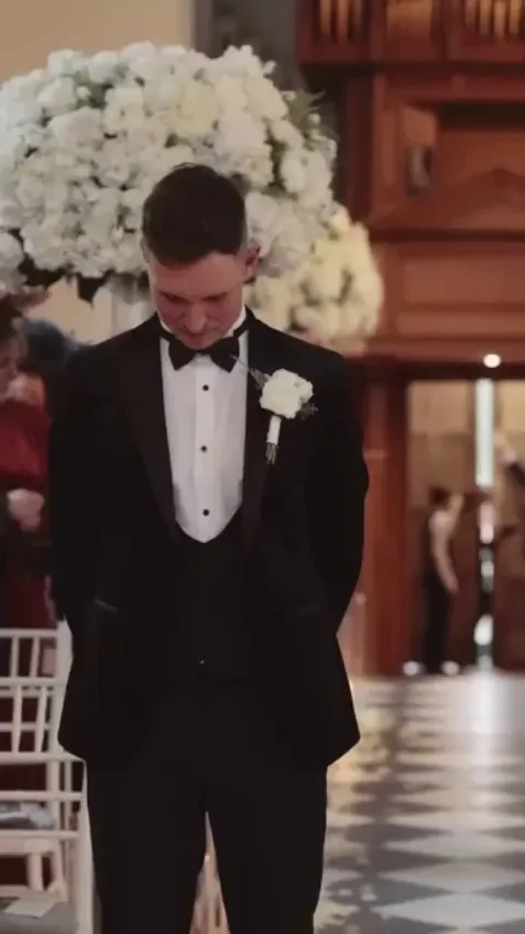 Groom gets a special message minutes before the bride walks down the aisle🥹💕