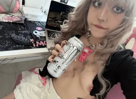 Spreading some cute energy right here [F]