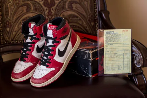 I finally have a piece of history in my collection, 1985 Original Air Jordan 1 Chicago with the original box and original receipt.