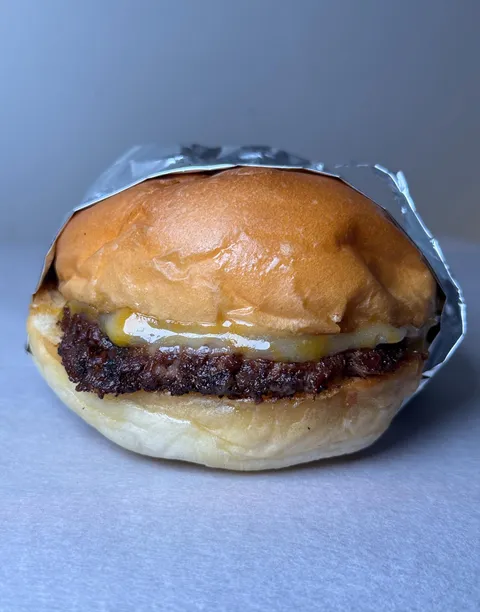 [homemade] Trying a butter bun from the neighborhood Japanese bakery, single smash, Colby Jack.