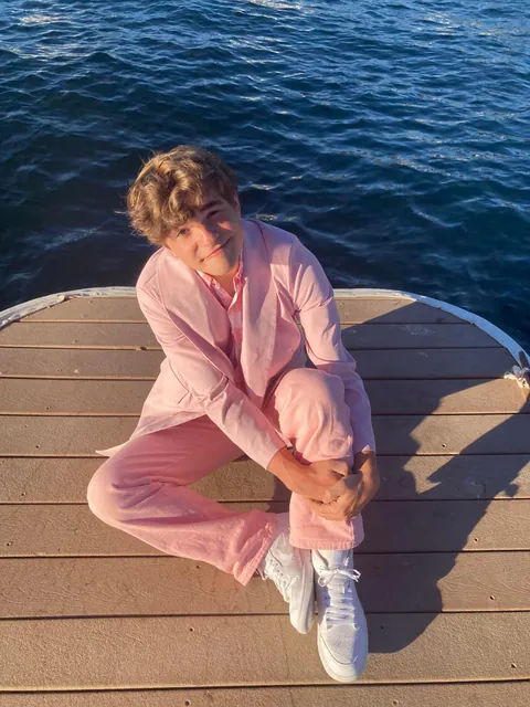 18M, My ex and I just broke up. Hit me