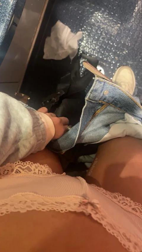 first time taking nudes on a train!! i’ll be stuck here for 6+ hours so i could really use some company rn….🥺💕(f)