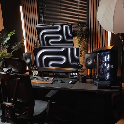 Trying out Stacked Dual Monitors