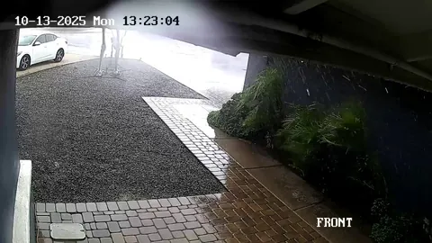 I forgot to weigh down my 12ft skeleton