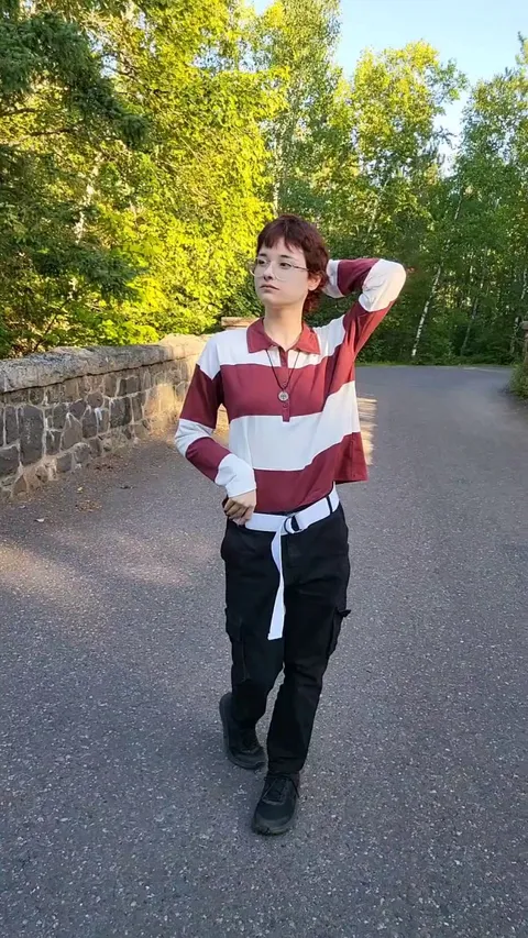 Just drive right past 😈 nothing suspicious happening here tehe