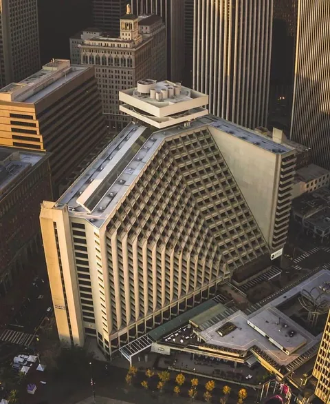Hyatt Regency , Architect John Portman 1973