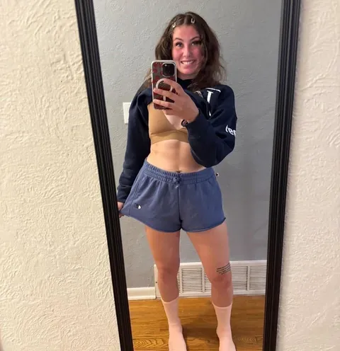 Born in 1999, 1 kid... Am I still hot? 🫣➡️ F26