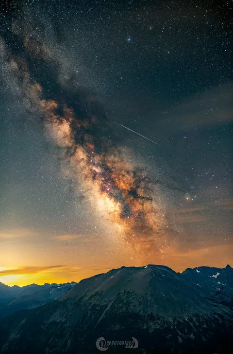 I took one tracked and one untracked exposure of the Milky Way and combined them to bring out an extreme amount of detail - Rocky Mountain National Park, CO