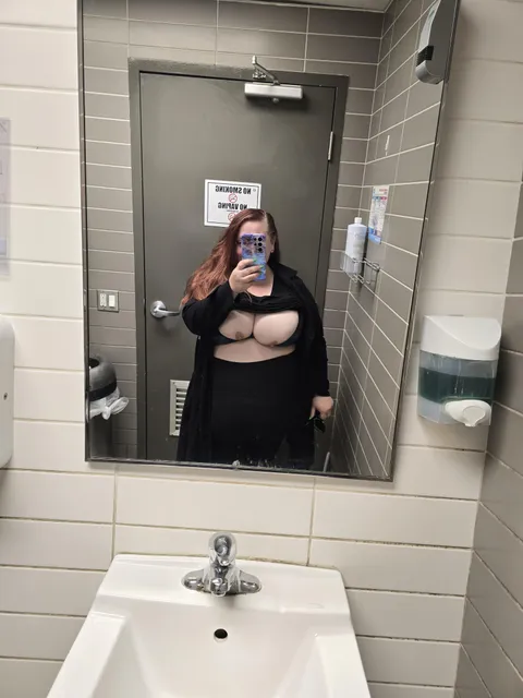 Bend me overrrr, please!😇🤭