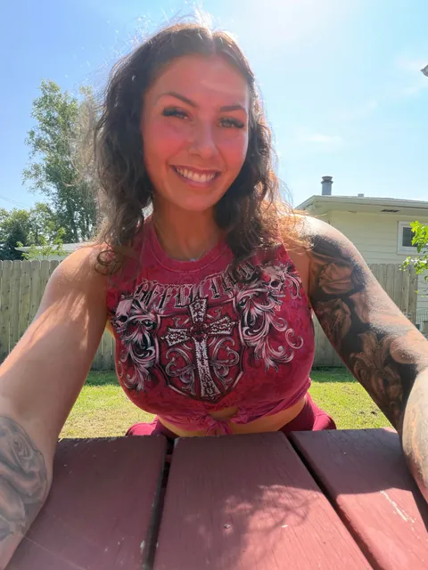 Born in 1999, mom of 1... Am I still hot?🥵🙋🏻‍♀️➡️ f27