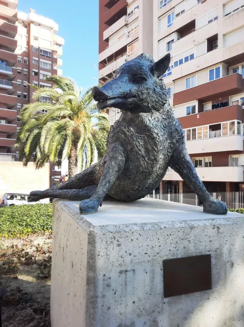 There's a flirty wild boar statue in Barcelona