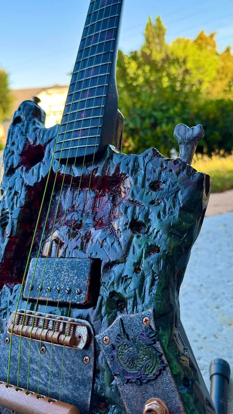 Turned my old guitar into a Zombie guitar.