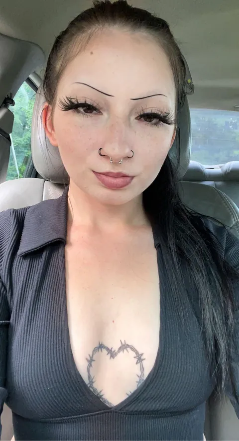 in public vs on reddit 🖤