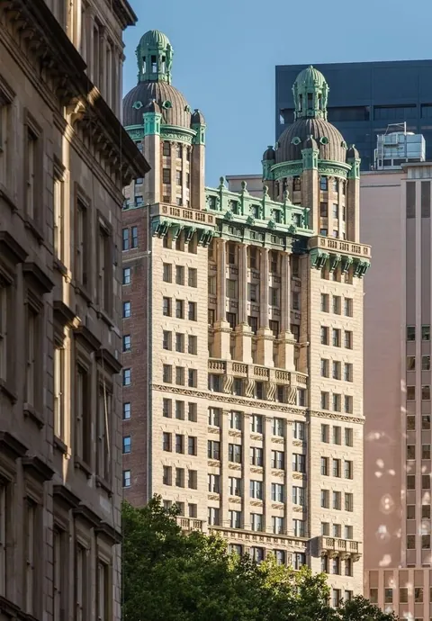 At 391 feet (119 meters), the 31-story Park Row Building was the tallest building in New York from 1899 to 1908