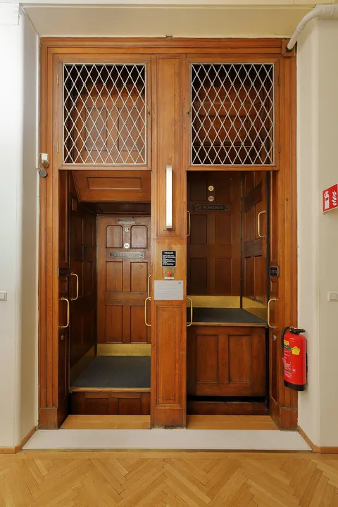 Designed in 1866 UK, the paternoster lift works differently from other kinds, instead of stopping at 1 place to wait for people, this kind of lift moves continously, looping up and down. People need to time it correctly for the lift to work properly.
