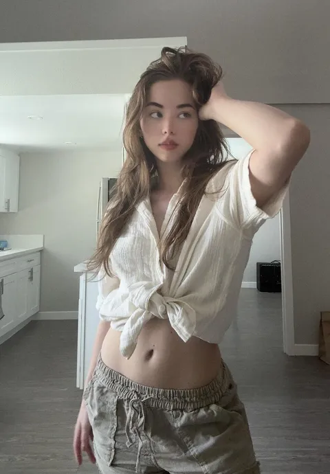 I love a tied button up [F]