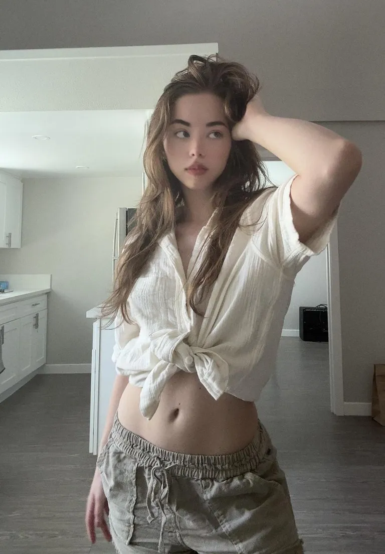 I love a tied button up [F]