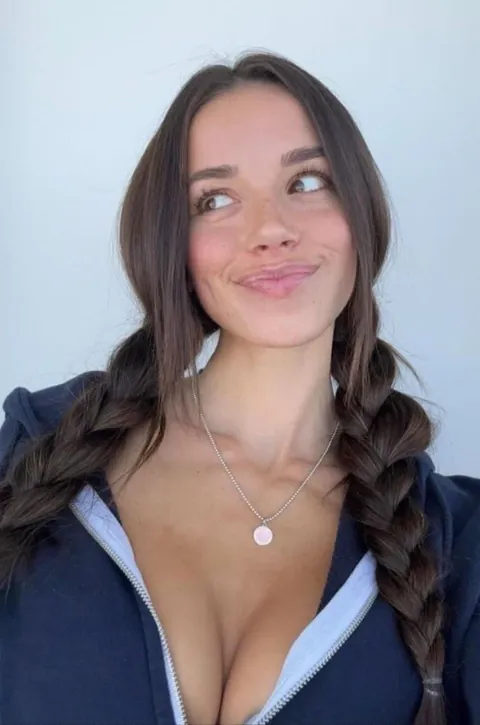 Is it bad that Sadie and Mikayla face porn is triggering me so much 😵‍💫😵‍💫