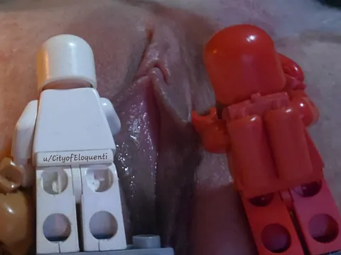 The haunted house and the secret portal. (f)