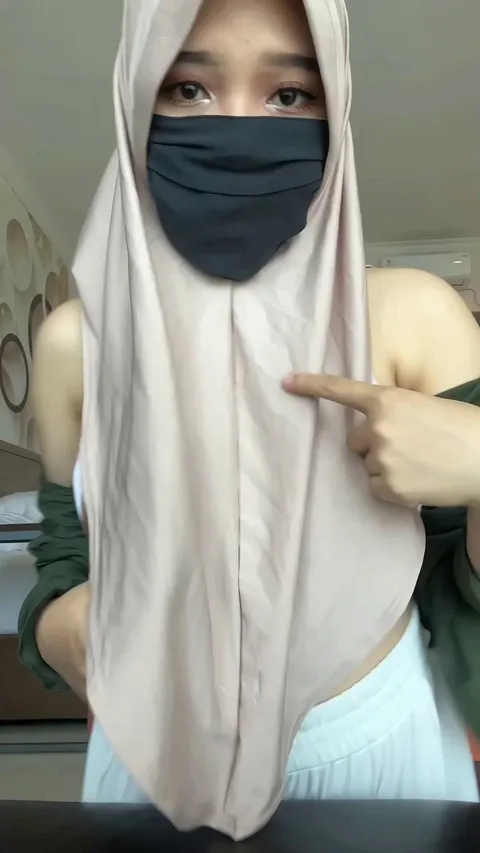 My brothers, will you let a muslim sister be breastfriends with your cock