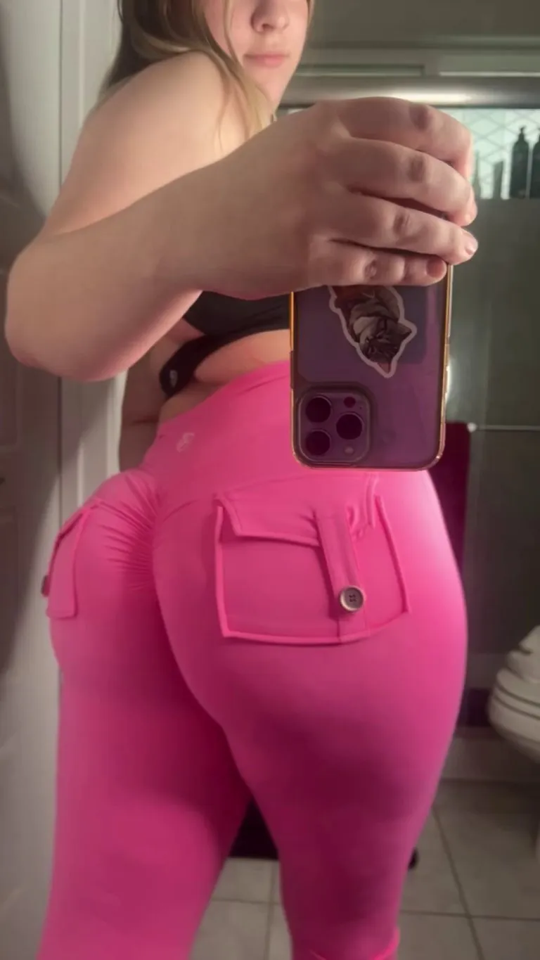 pink yoga pants ;)