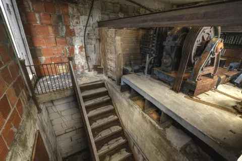 Old elevator machine