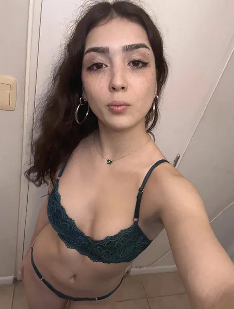 Am I hot in green F18