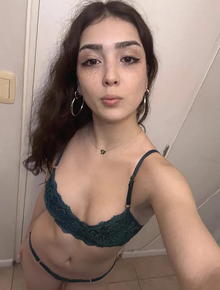 Am I hot in green F18