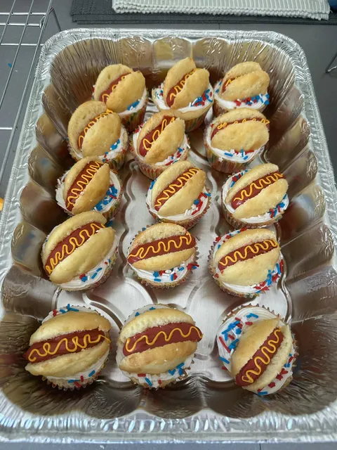 [Homemade] My girlfriend made cupcakes for the fourth.