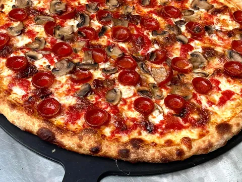 [Homemade] pepperoni and mushroom pizza