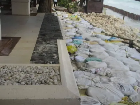 Heart's Harlan Beach Villa: another sketchy business?