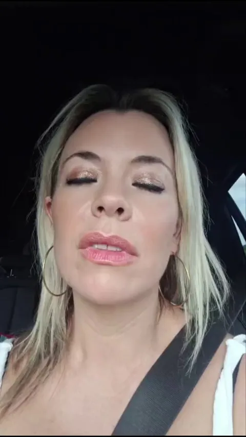 Boobs in the drivers seat