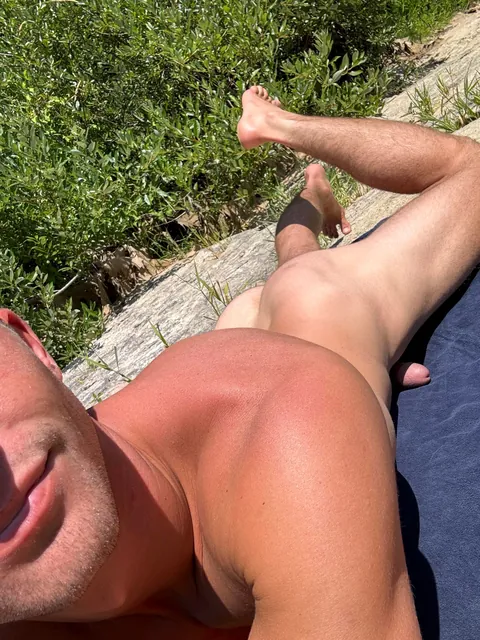 (29) bi guy, touch me outside
