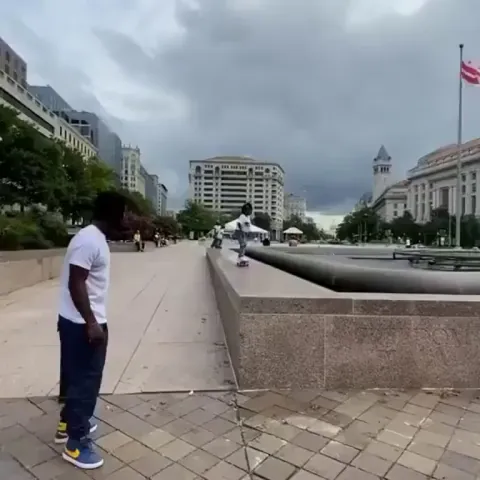 Skateboarder helps his daughter build up confidence to conquer drop