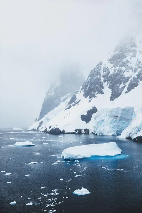 The  Lemaire Channel, Antarctica [OC][1500x2250]