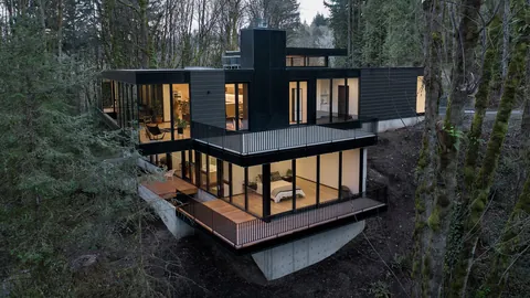 Modern residence in an urban forest with multiple balconies jutting out, Forest Park on the edge of Portland, Oregon [2364×1330]