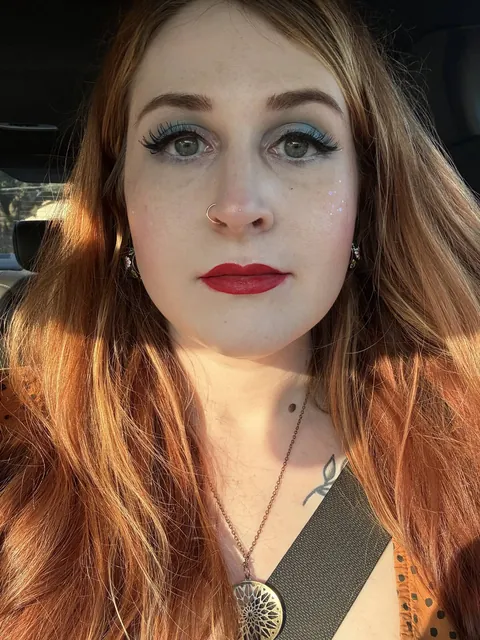 blue eyeshadow and red lips are my favorite !