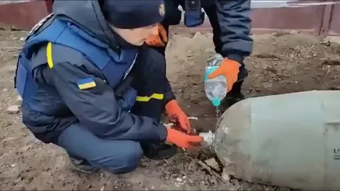 Dismantling the fuse of the Russian projectile