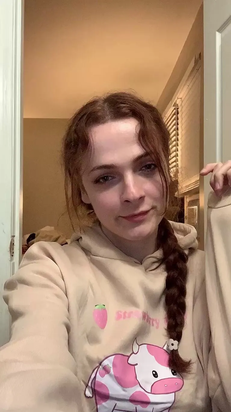 She’s a 10 but she has micro penis 🍑 