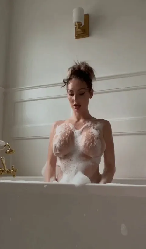 Down to motorboat your soapy face 🫧