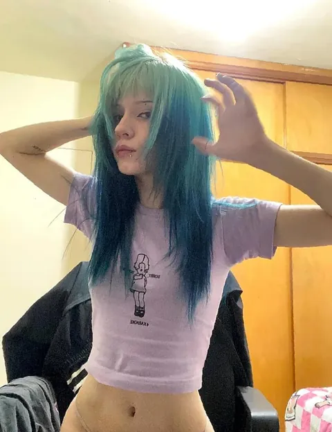 Starts off safe but it gets hotter with each slide. How far you can you get before stroking again? Once you stroke you are not allowed to go further. I bet most of you can't even make it past slide 5 without stroking. Even though the first real nudity is only at 17🤭