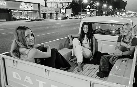 Teenagers cruising Van Nuys Boulevard in the San Fernando Valley, photos by Rick McCloskey in 1972